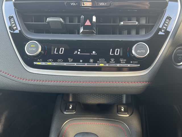 トヨタ カローラ スポーツ ハイブリッドG Z 愛知県 2025(令7)年 0.4万km アティチュードブラックマイカ /禁煙車/ワンオーナー//純正ナビ/フルセグTV//バックカメラ//ビルトインETC2.0//セーフティセンス//プリクラッシュセーフティ//LDA/RSA/RCTA//オートハイビーム//レーダークルーズコントロール//ブラインドスポットモニター//パーキングサボートブレーキ//ステアリングスイッチ//LEDオートライト//フォグランプ//ハーフレザーシート//前席シートヒーター//電子パーキング//ブレーキホールド//ドライブモード/EVモード//スマートキー//プッシュスタート//純正１９インチアルミ//電動格納ミラーウインカー//ドアバイザー/フロアマット//新車保証書/取扱説明書//スペアキー