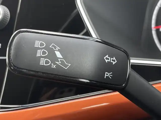 フォルクスワーゲン Ｔ－クロス TSI 1stプラス 三重県 2020(令2)年 4.2万km ピュアホワイト ACC/純正ナビ/バックカメラ /フルセグTV/AppleCarPlay/AndroidAuto/ハーフレザーシート/LEDヘッドライト/オートライト/純正18インチアルミ/ドラレコ前後/ETC2.0