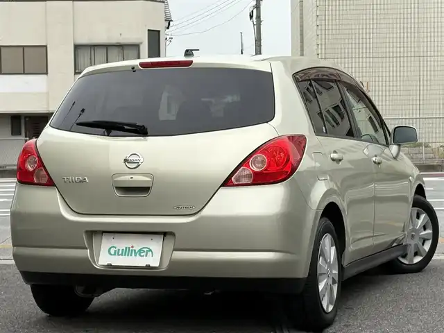 日産 ティーダ 15M+ナビプレミアムネクスト 三重県 2007(平19)年 8万km ウォームシルバー ♪ワンオーナー /インテリキー /スペアキー/純正ナビ/ドライブレコーダー/フォグライト/オートライト/電格ミラー/革巻ステアリング/ヘッドライトレベライザー/プライバシーガラス/フロアマット　/ドアバイザー