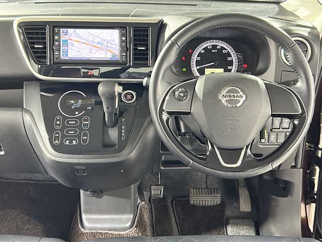 日産 デイズ ルークス ボレロ 広島県 2018(平30)年 2.3万km モカブラウンP 禁煙/エマージェンシーブレーキ/片側パワースライドドア/純正ナビ/・ワンセグ/CD/SD/BT/AUX）/アラウンドビューモニター/革巻きステアリング/ステアリングスイッチ（非連動）/シートヒーター/ハーフレザーシート/ヘッドライトレベライザー/純正ドライブレコーダー/純正ドアバイザー/純正14インチアルミホイール/W+サイドエアバック