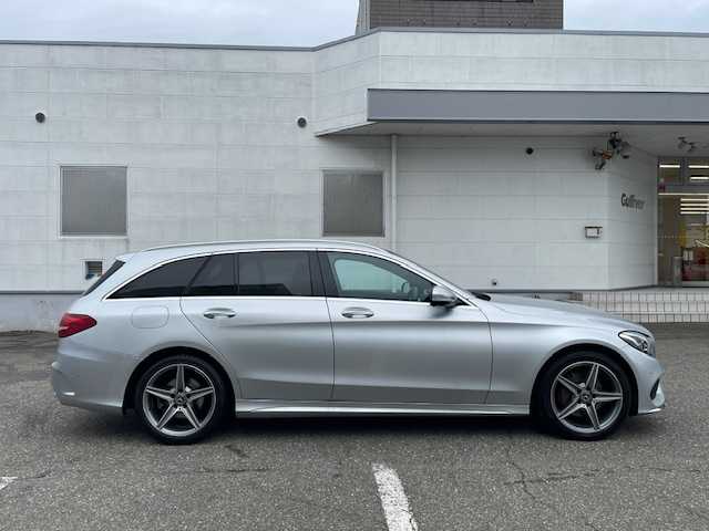 メルセデス・ベンツ Ｃ２２０ｄ ワゴン ローレウスエディション 福井県 2017(平29)年 6.1万km イリジウムシルバー 純正HDDナビゲーション/（CD/DVD/BT）/フルセグテレビ/バックカメラ/プリクラッシュセーフティ/レーンキープアシスト/サンルーフ/黒革シート/パワーシート/シートヒーター/レーダークルーズコントロール/LIM/ブルメスターサラウンドシステム/ターボ/LEDヘッドライト/ブラインドスポットモニター/電動リアゲート/クリアランスソナー/ETC2.0/純正18インチアルミホイール/パドルシフト/ルールレール/オートライト/ステアリングリモコン/プッシュスタート/スマートキー/保証書/取扱説明書