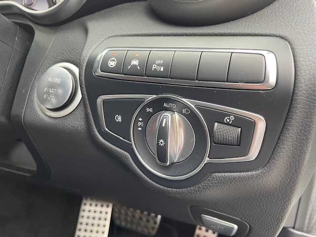 メルセデス・ベンツ Ｃ２２０ｄ ワゴン ローレウスエディション 福井県 2017(平29)年 6.1万km イリジウムシルバー 純正HDDナビゲーション/（CD/DVD/BT）/フルセグテレビ/バックカメラ/プリクラッシュセーフティ/レーンキープアシスト/サンルーフ/黒革シート/パワーシート/シートヒーター/レーダークルーズコントロール/LIM/ブルメスターサラウンドシステム/ターボ/LEDヘッドライト/ブラインドスポットモニター/電動リアゲート/クリアランスソナー/ETC2.0/純正18インチアルミホイール/パドルシフト/ルールレール/オートライト/ステアリングリモコン/プッシュスタート/スマートキー/保証書/取扱説明書