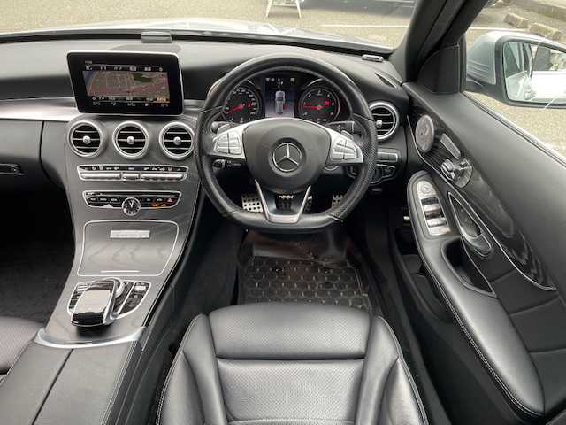 メルセデス・ベンツ Ｃ２２０ｄ ワゴン ローレウスエディション 福井県 2017(平29)年 6.1万km イリジウムシルバー 純正HDDナビゲーション/（CD/DVD/BT）/フルセグテレビ/バックカメラ/プリクラッシュセーフティ/レーンキープアシスト/サンルーフ/黒革シート/パワーシート/シートヒーター/レーダークルーズコントロール/LIM/ブルメスターサラウンドシステム/ターボ/LEDヘッドライト/ブラインドスポットモニター/電動リアゲート/クリアランスソナー/ETC2.0/純正18インチアルミホイール/パドルシフト/ルールレール/オートライト/ステアリングリモコン/プッシュスタート/スマートキー/保証書/取扱説明書
