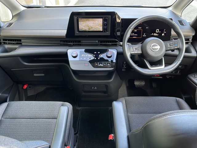 日産 セレナ ハイウェイスター V Vセレクション 岐阜県 2024(令6)年 1.5万km プリズムホワイト 禁煙車/プロパイロット/社外ナビ/AM/FM/CD/DVD/SD/USB/HDMI/フルセグTV/10，1型フリップダウンモニター/デジタルインナーミラー/アラウンドビュー/インテリジェントクルーズ/ビルトインETC/両側パワースライドドア/3列シート/パドルシフト/カーテンエアバッグ/電子パーキング/アイドリングストップ/純正フロアマット/純正アルミホイール/オートエアコン/パワーウィンドウ/オートライト/オートハイビーム/スマートキー/スペアキー