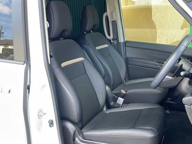 日産 セレナ ハイウェイスター V Vセレクション 岐阜県 2024(令6)年 1.5万km プリズムホワイト 禁煙車/プロパイロット/社外ナビ/AM/FM/CD/DVD/SD/USB/HDMI/フルセグTV/10，1型フリップダウンモニター/デジタルインナーミラー/アラウンドビュー/インテリジェントクルーズ/ビルトインETC/両側パワースライドドア/3列シート/パドルシフト/カーテンエアバッグ/電子パーキング/アイドリングストップ/純正フロアマット/純正アルミホイール/オートエアコン/パワーウィンドウ/オートライト/オートハイビーム/スマートキー/スペアキー