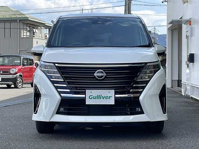 日産 セレナ ハイウェイスター V Vセレクション 岐阜県 2024(令6)年 1.5万km プリズムホワイト 禁煙車/プロパイロット/社外ナビ/AM/FM/CD/DVD/SD/USB/HDMI/フルセグTV/10，1型フリップダウンモニター/デジタルインナーミラー/アラウンドビュー/インテリジェントクルーズ/ビルトインETC/両側パワースライドドア/3列シート/パドルシフト/カーテンエアバッグ/電子パーキング/アイドリングストップ/純正フロアマット/純正アルミホイール/オートエアコン/パワーウィンドウ/オートライト/オートハイビーム/スマートキー/スペアキー