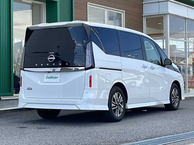 日産 セレナ ハイウェイスター V Vセレクション 岐阜県 2024(令6)年 1.5万km プリズムホワイト 禁煙車/プロパイロット/社外ナビ/AM/FM/CD/DVD/SD/USB/HDMI/フルセグTV/10，1型フリップダウンモニター/デジタルインナーミラー/アラウンドビュー/インテリジェントクルーズ/ビルトインETC/両側パワースライドドア/3列シート/パドルシフト/カーテンエアバッグ/電子パーキング/アイドリングストップ/純正フロアマット/純正アルミホイール/オートエアコン/パワーウィンドウ/オートライト/オートハイビーム/スマートキー/スペアキー
