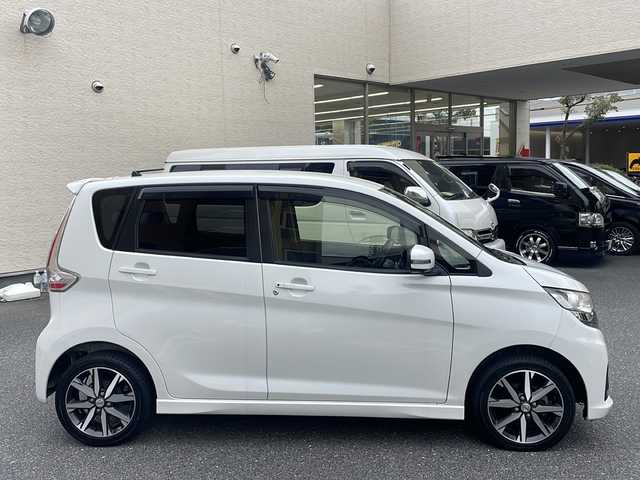 日産 デイズ ハイウェイスターG ターボ 広島県 2016(平28)年 7.4万km ホワイトパール /登録時走行距離/　　　　　　　73471キロ/純正ナビ/アラウンドビューモニター/地デジ/スペアキー×１/ETC/新車時整備手帳/　　【保証書】/取扱説明書/