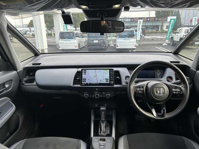 ホンダ フィット e:HEV RS 埼玉県 2024(令6)年 0.3万km メテオロイドグレーメタリック 純正ナビ/　(Bluetooth/iPod/AUX/USB/CD/DVD/FM/AM)/フルセグテレビ/バックカメラ/ビルトインETC/前後ドライブレコーダー/レーダークルーズコントロール/衝突被害軽減ブレーキ/車線逸脱警報/クリアランスソナー/パドルシフト/ハーフレザーシート/電子パーキングシステム/ブレーキホールド/オートLEDライト/純正フロアマット/純正16インチアルミホイール