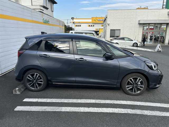 ホンダ フィット e:HEV RS 埼玉県 2024(令6)年 0.3万km メテオロイドグレーメタリック 純正ナビ/　(Bluetooth/iPod/AUX/USB/CD/DVD/FM/AM)/フルセグテレビ/バックカメラ/ビルトインETC/前後ドライブレコーダー/レーダークルーズコントロール/衝突被害軽減ブレーキ/車線逸脱警報/クリアランスソナー/パドルシフト/ハーフレザーシート/電子パーキングシステム/ブレーキホールド/オートLEDライト/純正フロアマット/純正16インチアルミホイール