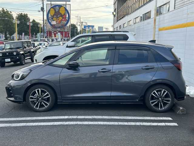 ホンダ フィット e:HEV RS 埼玉県 2024(令6)年 0.3万km メテオロイドグレーメタリック 純正ナビ/　(Bluetooth/iPod/AUX/USB/CD/DVD/FM/AM)/フルセグテレビ/バックカメラ/ビルトインETC/前後ドライブレコーダー/レーダークルーズコントロール/衝突被害軽減ブレーキ/車線逸脱警報/クリアランスソナー/パドルシフト/ハーフレザーシート/電子パーキングシステム/ブレーキホールド/オートLEDライト/純正フロアマット/純正16インチアルミホイール