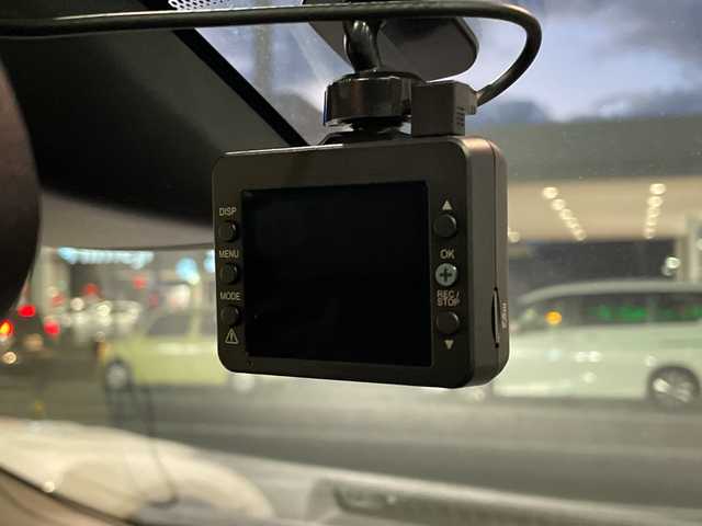 トヨタ ヴィッツ F 兵庫県 2016(平28)年 8.1万km ホワイトパールクリスタルシャイン 社外オーディオ　clarion cx315/（BT／USB／AUX）/ETC/オートライト/リモコンキー/純正フロアマット/ドアバイザー