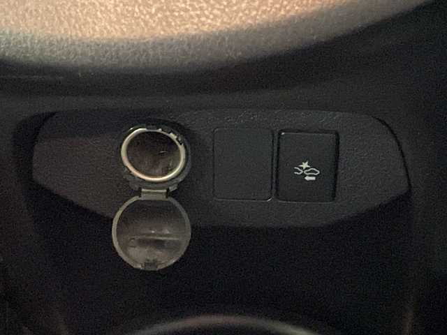 トヨタ ヴィッツ F 兵庫県 2016(平28)年 8.1万km ホワイトパールクリスタルシャイン 社外オーディオ　clarion cx315/（BT／USB／AUX）/ETC/オートライト/リモコンキー/純正フロアマット/ドアバイザー