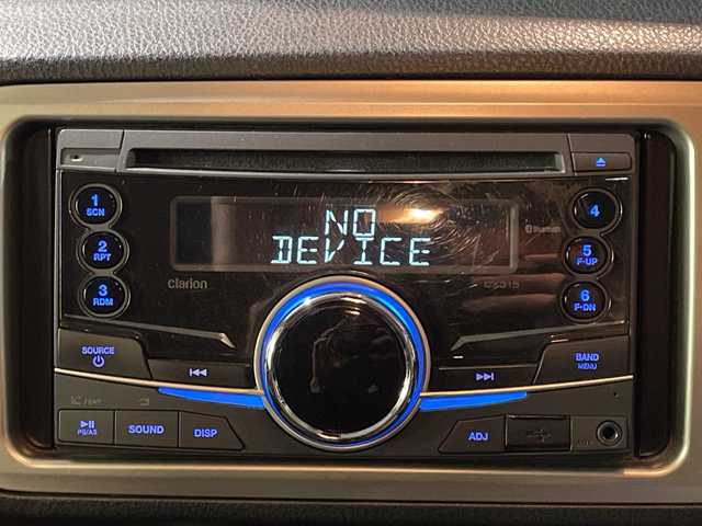 トヨタ ヴィッツ F 兵庫県 2016(平28)年 8.1万km ホワイトパールクリスタルシャイン 社外オーディオ　clarion cx315/（BT／USB／AUX）/ETC/オートライト/リモコンキー/純正フロアマット/ドアバイザー