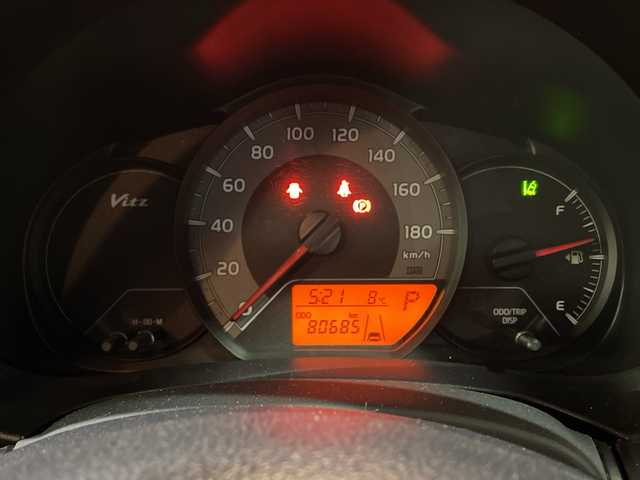 トヨタ ヴィッツ F 兵庫県 2016(平28)年 8.1万km ホワイトパールクリスタルシャイン 社外オーディオ　clarion cx315/（BT／USB／AUX）/ETC/オートライト/リモコンキー/純正フロアマット/ドアバイザー