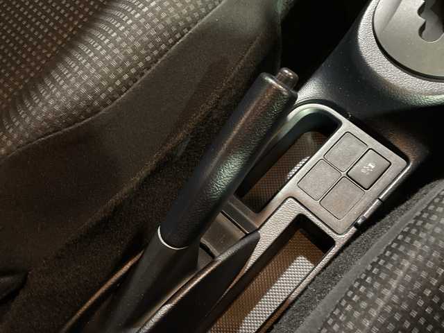 トヨタ ヴィッツ F 兵庫県 2016(平28)年 8.1万km ホワイトパールクリスタルシャイン 社外オーディオ　clarion cx315/（BT／USB／AUX）/ETC/オートライト/リモコンキー/純正フロアマット/ドアバイザー