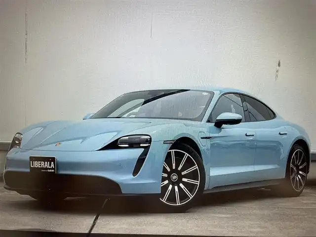 ポルシェ ポルシェ タイカン 東京都 2021(令3)年 0.3万km ライトブルー スポーツクロノパッケージ/スマートキー/３６０°カメラ/バックカメラ/黒レザーシート/パワーシート/シートヒーター/ユーザー買取車/BOSE/純正２０インチAW/保証書/取扱説明書/スペアキー
