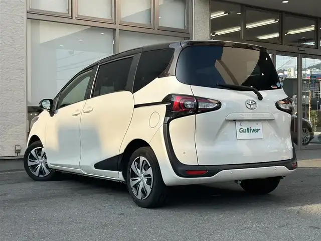 トヨタ シエンタ G クエロ 大阪府 2020(令2)年 9.6万km ヴィンテージブラウンパールクリスタルシャイン/ホワイトパールクリスタルシャイン ワンオーナー/純正ナビ/(フルセグ/BT/CD/DVD)/バックモニター/前後コーナーセンサー/衝突被害軽減システム/レーンキープアシスト/横滑り防止装置/盗難防止装置/3列シート/LEDヘッドライト/オートマチックハイビーム/１５インチアルミキャップ/ドライブレコーダー/ETC/スマートキー/プッシュスタート
