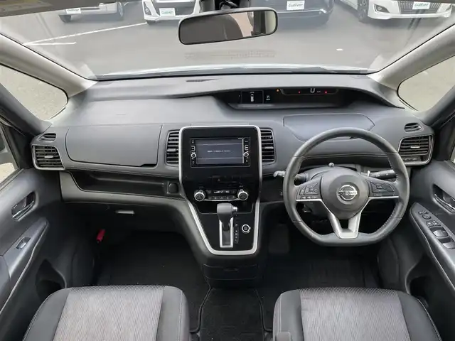 日産 セレナ ハイウェイスター Vセレクション 東京都 2017(平29)年 8.7万km ブリリアントシルバー 純正ナビ/バックモニター/エマージェンシーブレーキ/車線逸脱警報/クルーズコントロール/ハンズフリーオートスライドドア/ＥＴＣ/アイドリングスイッチ/横滑り防止措置/ステアリングスイッチ
