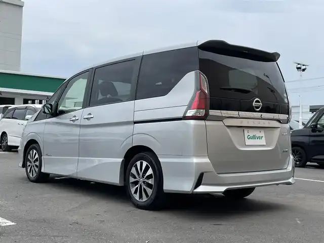 日産 セレナ ハイウェイスター Vセレクション 東京都 2017(平29)年 8.7万km ブリリアントシルバー 純正ナビ/バックモニター/エマージェンシーブレーキ/車線逸脱警報/クルーズコントロール/ハンズフリーオートスライドドア/ＥＴＣ/アイドリングスイッチ/横滑り防止措置/ステアリングスイッチ