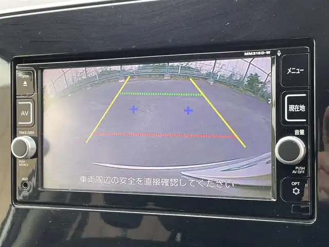 日産 セレナ ハイウェイスター Vセレクション 東京都 2017(平29)年 8.7万km ブリリアントシルバー 純正ナビ/バックモニター/エマージェンシーブレーキ/車線逸脱警報/クルーズコントロール/ハンズフリーオートスライドドア/ＥＴＣ/アイドリングスイッチ/横滑り防止措置/ステアリングスイッチ