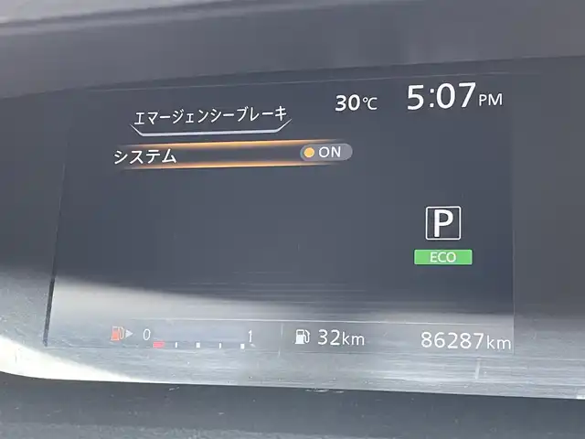 日産 セレナ ハイウェイスター Vセレクション 東京都 2017(平29)年 8.7万km ブリリアントシルバー 純正ナビ/バックモニター/エマージェンシーブレーキ/車線逸脱警報/クルーズコントロール/ハンズフリーオートスライドドア/ＥＴＣ/アイドリングスイッチ/横滑り防止措置/ステアリングスイッチ