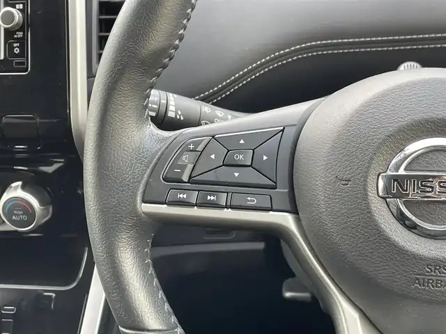 日産 セレナ ハイウェイスター Vセレクション 東京都 2017(平29)年 8.7万km ブリリアントシルバー 純正ナビ/バックモニター/エマージェンシーブレーキ/車線逸脱警報/クルーズコントロール/ハンズフリーオートスライドドア/ＥＴＣ/アイドリングスイッチ/横滑り防止措置/ステアリングスイッチ