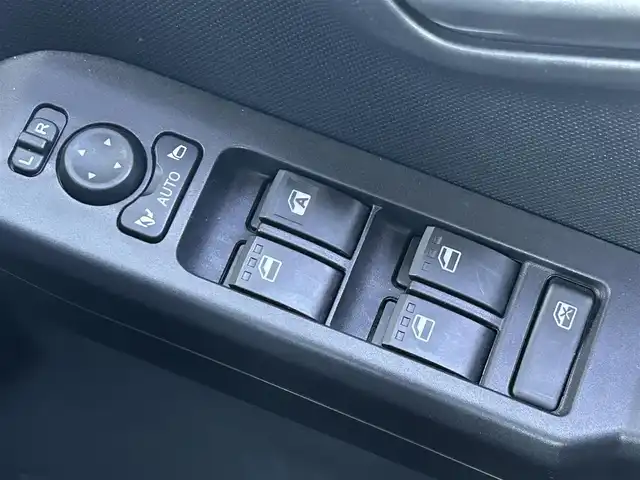 ダイハツ タフト X 愛媛県 2022(令4)年 1.2万km サンドベージュメタリック コーナーセンサー/前方ドラレコ/LEDオートライト/オートハイビーム/サンルーフ/スマートキー/Bluetooth/CD/DVD/USB/バックカメラ/フルセグTV/パーキングアシスト