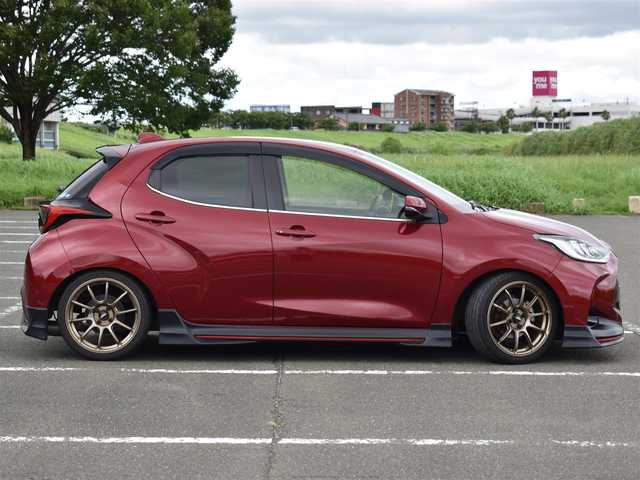 トヨタ ヤリス Z 福岡県 2020(令2)年 4.4万km センシュアルレッドマイカ GRパーツ/・フロントスポイラー/サイドスポイラー/リアアンダースポイラー/RS-R車高調/アドバンレーシング17インチアルミホイール/フジツボマフラー/D席レカロシート【RS-G】/BLITZタワーバー/純正ナビ/フルセグTV/パノラミックビューモニター/ETC/CD/DVDデッキ/プリクラッシュセーフティ/レーンディパーチャーアラート/オートマチックハイビーム/レーダークルーズコントロール/ブラインドスポットモニター/純正LEDヘッドライト/純正バイカラーLEDフォグランプ（黄色/白）/保証書・取説・スペアキー