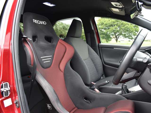 トヨタ ヤリス Z 福岡県 2020(令2)年 4.4万km センシュアルレッドマイカ GRパーツ/・フロントスポイラー/サイドスポイラー/リアアンダースポイラー/RS-R車高調/アドバンレーシング17インチアルミホイール/フジツボマフラー/D席レカロシート【RS-G】/BLITZタワーバー/純正ナビ/フルセグTV/パノラミックビューモニター/ETC/CD/DVDデッキ/プリクラッシュセーフティ/レーンディパーチャーアラート/オートマチックハイビーム/レーダークルーズコントロール/ブラインドスポットモニター/純正LEDヘッドライト/純正バイカラーLEDフォグランプ（黄色/白）/保証書・取説・スペアキー
