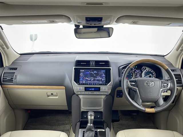 トヨタ ランドクルーザー プラド TX Lパッケージ マットブラED 愛知県 2023(令5)年 3.5万km ホワイトパールクリスタルシャイン /禁煙//ワンオーナー//4WD//社外9インチメモリナビ//AM/FM/HDMI/BT/フルセグTV//バックカメラ//ビルトインETC//サンルーフ//特別仕様専用18インチAW//PCS/LDA/RSA/ACC/AHB//パーキングサポートブレーキ//先行車発進お知らせ//クリアランスソナー//ベージュ革シート//前席パワーシート//前席シートヒーター/エアシート//D席ランバーサポート//ウッドコンビステアリング//ステアリングリモコン//オートLEDライト//フォグランプ//ヘッドランプクリーナー//オートリトラクタブルウィンカーミラー//トランスファースイッチ//MT付きAT//ウインドシールドデアイサー//トランスファースイッチ//2ndスタートスイッチ//スペアタイヤ//プッシュスタート//スマートキー//スペアキー//ルーフレール//ステップ//純正フロアマット//純正ドアバイザー//保証書//取扱説明書//ナビ取扱説明書//R5/7年ディーラー記録簿