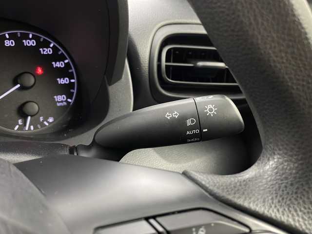 トヨタ ヤリス X 栃木県 2021(令3)年 5.6万km スーパーホワイトⅡ 純正ディスプレイオーディオ/・フルセグＴＶ　　ＢＴ　Ｍｉｒａｃａｓｔ　ＡＭ　ＦＭ　/全方位カメラ　/前後ドライブレコーダー/ステアリングスイッチ　/オートライト　/スペアキー　/ＥＴＣ　/プッシュスタート/オートハイビーム/衝突被害軽減ブレーキ