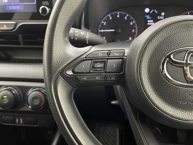 トヨタ ヤリス X 栃木県 2021(令3)年 5.6万km スーパーホワイトⅡ 純正ディスプレイオーディオ/・フルセグＴＶ　　ＢＴ　Ｍｉｒａｃａｓｔ　ＡＭ　ＦＭ　/全方位カメラ　/前後ドライブレコーダー/ステアリングスイッチ　/オートライト　/スペアキー　/ＥＴＣ　/プッシュスタート/オートハイビーム/衝突被害軽減ブレーキ