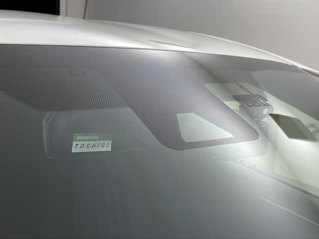 トヨタ ヤリス X 栃木県 2021(令3)年 5.6万km スーパーホワイトⅡ 純正ディスプレイオーディオ/・フルセグＴＶ　　ＢＴ　Ｍｉｒａｃａｓｔ　ＡＭ　ＦＭ　/全方位カメラ　/前後ドライブレコーダー/ステアリングスイッチ　/オートライト　/スペアキー　/ＥＴＣ　/プッシュスタート/オートハイビーム/衝突被害軽減ブレーキ