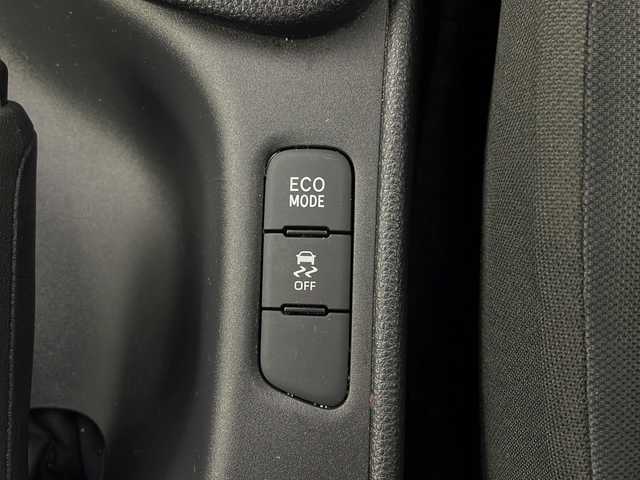 トヨタ ヤリス X 栃木県 2021(令3)年 5.6万km スーパーホワイトⅡ 純正ディスプレイオーディオ/・フルセグＴＶ　　ＢＴ　Ｍｉｒａｃａｓｔ　ＡＭ　ＦＭ　/全方位カメラ　/前後ドライブレコーダー/ステアリングスイッチ　/オートライト　/スペアキー　/ＥＴＣ　/プッシュスタート/オートハイビーム/衝突被害軽減ブレーキ