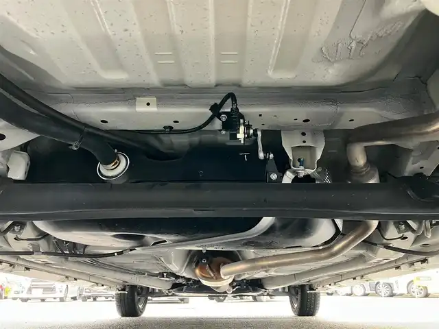 スズキ スペーシア カスタム HYBRID XS ターボ 静岡県 2023(令5)年 1.8万km ピュアホワイトP 純正９インチナビ(CD/DVD/BT/フルセグ)/全方位カメラ/ドライブレコーダー/ETC/パドルシフト/ターボ/レーダークルーズコントロール/スマートキー/スペアキー１本/USB入力端子/純正フロアマット/純正アルミホイール/両側パワースライドドア/ハーフレザーシート/D席シートヒーター/コーナーセンサー/レーンキープアシスト/盗難防止装置/オートライト/オートマチックハイビーム/LEDヘッドライト/W+サイドエアバッグ/衝突軽減システム/ヘッドアップディスプレイ/エンジンスタートボタン/パワーステアリング/パワーウィンドウ/アイドリングストップ/オートエアコン/ベンチシート/ABS