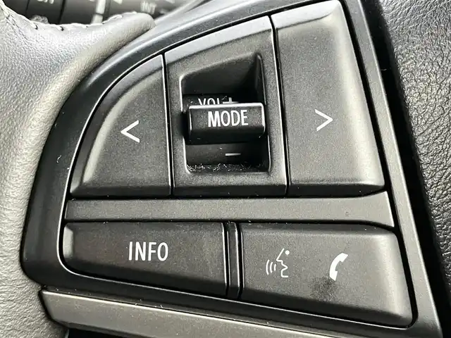 スズキ スペーシア カスタム HYBRID XS ターボ 静岡県 2023(令5)年 1.8万km ピュアホワイトP 純正９インチナビ(CD/DVD/BT/フルセグ)/全方位カメラ/ドライブレコーダー/ETC/パドルシフト/ターボ/レーダークルーズコントロール/スマートキー/スペアキー１本/USB入力端子/純正フロアマット/純正アルミホイール/両側パワースライドドア/ハーフレザーシート/D席シートヒーター/コーナーセンサー/レーンキープアシスト/盗難防止装置/オートライト/オートマチックハイビーム/LEDヘッドライト/W+サイドエアバッグ/衝突軽減システム/ヘッドアップディスプレイ/エンジンスタートボタン/パワーステアリング/パワーウィンドウ/アイドリングストップ/オートエアコン/ベンチシート/ABS