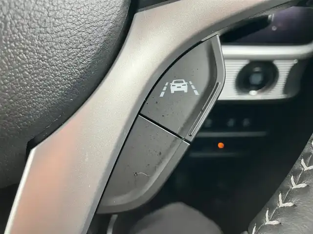 スズキ スペーシア カスタム HYBRID XS ターボ 静岡県 2023(令5)年 1.8万km ピュアホワイトP 純正９インチナビ(CD/DVD/BT/フルセグ)/全方位カメラ/ドライブレコーダー/ETC/パドルシフト/ターボ/レーダークルーズコントロール/スマートキー/スペアキー１本/USB入力端子/純正フロアマット/純正アルミホイール/両側パワースライドドア/ハーフレザーシート/D席シートヒーター/コーナーセンサー/レーンキープアシスト/盗難防止装置/オートライト/オートマチックハイビーム/LEDヘッドライト/W+サイドエアバッグ/衝突軽減システム/ヘッドアップディスプレイ/エンジンスタートボタン/パワーステアリング/パワーウィンドウ/アイドリングストップ/オートエアコン/ベンチシート/ABS