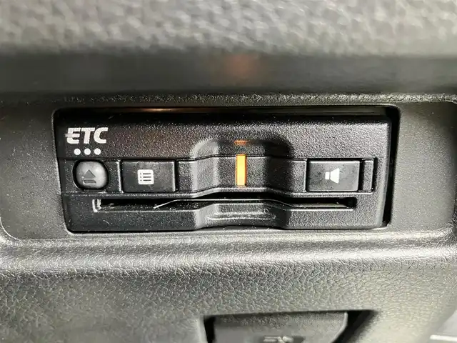 スズキ スペーシア カスタム HYBRID XS ターボ 静岡県 2023(令5)年 1.8万km ピュアホワイトP 純正９インチナビ(CD/DVD/BT/フルセグ)/全方位カメラ/ドライブレコーダー/ETC/パドルシフト/ターボ/レーダークルーズコントロール/スマートキー/スペアキー１本/USB入力端子/純正フロアマット/純正アルミホイール/両側パワースライドドア/ハーフレザーシート/D席シートヒーター/コーナーセンサー/レーンキープアシスト/盗難防止装置/オートライト/オートマチックハイビーム/LEDヘッドライト/W+サイドエアバッグ/衝突軽減システム/ヘッドアップディスプレイ/エンジンスタートボタン/パワーステアリング/パワーウィンドウ/アイドリングストップ/オートエアコン/ベンチシート/ABS