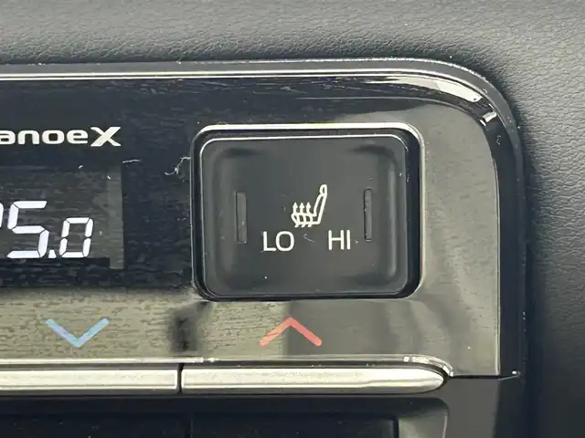 トヨタ ヴォクシー ハイブリッド S－Z 岡山県 2024(令6)年 2.5万km ホワイトパールクリスタルシャイン 純正10.5インチディスプレイオーディオ/「ナビ/CD/DVD/フルセグ/BT/HDMI/USB」/純正14インチフリップダウンモニター/型番:V14T-R72R/快適利便パッケージHigh/ミラー取付型デジタルインナーミラー/100V電源/バックカメラ/ブラインドスポットモニター/レーダークルーズコントロール/電動リアゲート/両側パワースライドドア/シートヒーター（1列目2列目）/ステアリングヒーター/オートハイビーム/LEDヘッドライト（AUTO機能付き）/ビルトインETC2.0/ドライブレコーダー（前後）/衝突軽減ブレーキシステム/横滑り防止装置/車線逸脱防止システム/コーナーセンサー（前後）/アイドリングストップ/スマートキー×2/取扱説明書/ナビ取扱説明書