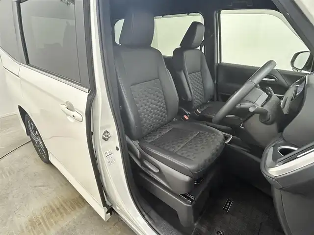 トヨタ ヴォクシー ハイブリッド S－Z 岡山県 2024(令6)年 2.5万km ホワイトパールクリスタルシャイン 純正10.5インチディスプレイオーディオ/「ナビ/CD/DVD/フルセグ/BT/HDMI/USB」/純正14インチフリップダウンモニター/型番:V14T-R72R/快適利便パッケージHigh/ミラー取付型デジタルインナーミラー/100V電源/バックカメラ/ブラインドスポットモニター/レーダークルーズコントロール/電動リアゲート/両側パワースライドドア/シートヒーター（1列目2列目）/ステアリングヒーター/オートハイビーム/LEDヘッドライト（AUTO機能付き）/ビルトインETC2.0/ドライブレコーダー（前後）/衝突軽減ブレーキシステム/横滑り防止装置/車線逸脱防止システム/コーナーセンサー（前後）/アイドリングストップ/スマートキー×2/取扱説明書/ナビ取扱説明書