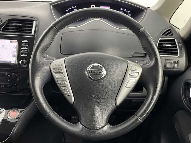 日産 セレナ ハイウェイスター Sハイブリッド 埼玉県 2013(平25)年 8万km ブリリアントホワイトパール 純正フリップダウンモニター/純正ナビ/(CD/DVD/AM/FM)/地デジフルセグ/全方位カメラ/ETC/前方ドライブレコーダー/クルーズコントロール/アイドリングストップ/ECOモード/ロールサンシェード/プッシュスタート/ステアリングリモコン/ウィンカーミラー/フロントフォグランプ/純正フロアマット/純正ドアバイザー/純正16インチアルミホイール