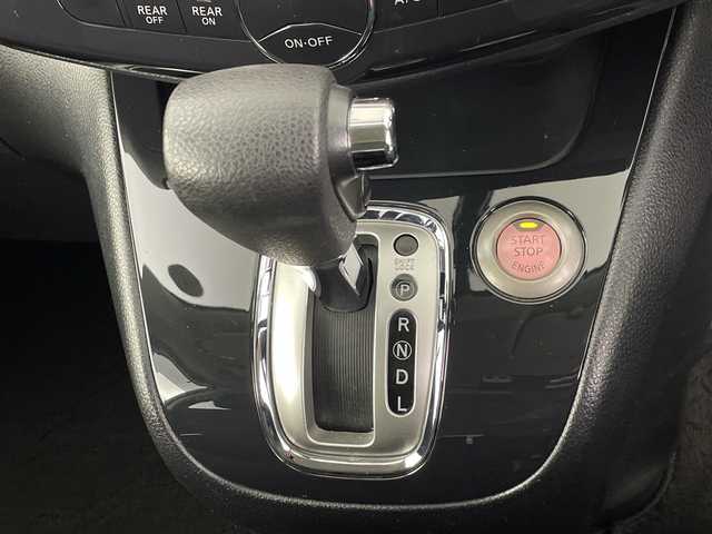 日産 セレナ ハイウェイスター Sハイブリッド 埼玉県 2013(平25)年 8万km ブリリアントホワイトパール 純正フリップダウンモニター/純正ナビ/(CD/DVD/AM/FM)/地デジフルセグ/全方位カメラ/ETC/前方ドライブレコーダー/クルーズコントロール/アイドリングストップ/ECOモード/ロールサンシェード/プッシュスタート/ステアリングリモコン/ウィンカーミラー/フロントフォグランプ/純正フロアマット/純正ドアバイザー/純正16インチアルミホイール