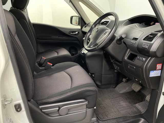 日産 セレナ ハイウェイスター Sハイブリッド 埼玉県 2013(平25)年 8万km ブリリアントホワイトパール 純正フリップダウンモニター/純正ナビ/(CD/DVD/AM/FM)/地デジフルセグ/全方位カメラ/ETC/前方ドライブレコーダー/クルーズコントロール/アイドリングストップ/ECOモード/ロールサンシェード/プッシュスタート/ステアリングリモコン/ウィンカーミラー/フロントフォグランプ/純正フロアマット/純正ドアバイザー/純正16インチアルミホイール