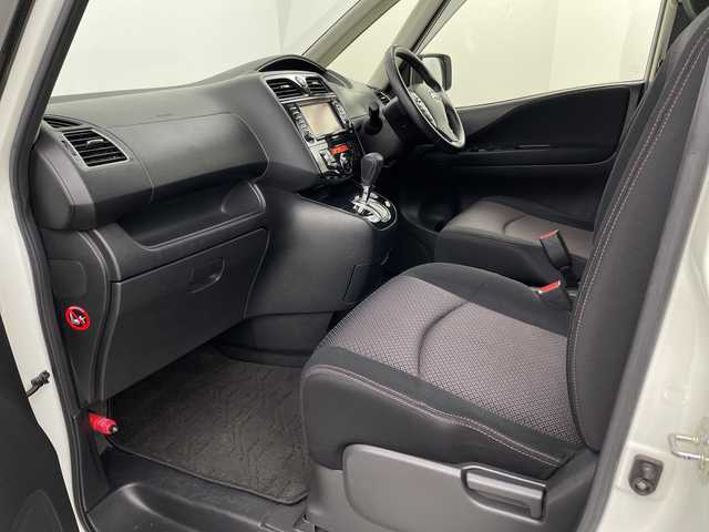 日産 セレナ ハイウェイスター Sハイブリッド 埼玉県 2013(平25)年 8万km ブリリアントホワイトパール 純正フリップダウンモニター/純正ナビ/(CD/DVD/AM/FM)/地デジフルセグ/全方位カメラ/ETC/前方ドライブレコーダー/クルーズコントロール/アイドリングストップ/ECOモード/ロールサンシェード/プッシュスタート/ステアリングリモコン/ウィンカーミラー/フロントフォグランプ/純正フロアマット/純正ドアバイザー/純正16インチアルミホイール