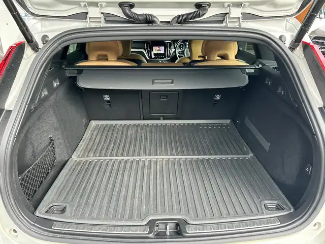 ボルボ Ｖ６０ T5 インスクリプション 富山県 2020(令2)年 4.8万km 白 純正HDDナビ/フルセグTV/Bluetooth接続/AM/FMラジオ/App-conect/CD再生/harman/kardonサウンド/バックカメラ/360°カメラ/前後ドラレコ/アイドリングストップ/ETC/D/N席パワーシート/D/N席シートヒーター/D/N席シートクーラー/ダッシュボード冷却/パワーバックドア/フットオープナー/WAC/AAC/HUD/BLIS/レーンキープアシスト/衝突軽減/パークアシスト