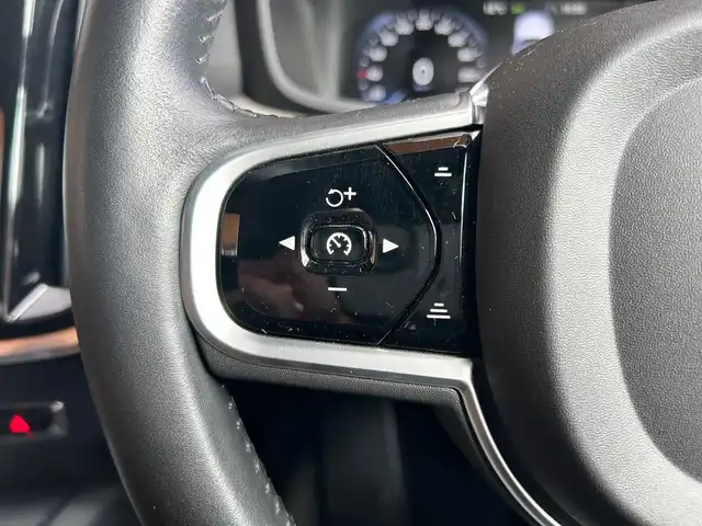 ボルボ Ｖ６０ T5 インスクリプション 富山県 2020(令2)年 4.8万km 白 純正HDDナビ/フルセグTV/Bluetooth接続/AM/FMラジオ/App-conect/CD再生/harman/kardonサウンド/バックカメラ/360°カメラ/前後ドラレコ/アイドリングストップ/ETC/D/N席パワーシート/D/N席シートヒーター/D/N席シートクーラー/ダッシュボード冷却/パワーバックドア/フットオープナー/WAC/AAC/HUD/BLIS/レーンキープアシスト/衝突軽減/パークアシスト