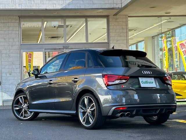 アウディ Ｓ１ スポーツバック 東京都 2016(平28)年 8.7万km ガンＭ 純正メモリナビ/BOSEサラウンドサウンドシステム/6MT/4WD/ターボ/右ハンドル/レッドブレーキキャリパー/コーナーセンサー/オートライト/アイドリングストップ/エンジンスタートボタン/スマートキー/オートエアコン/ドライブレコーダー(前後)/ETC/ABS/保証書＆記録簿