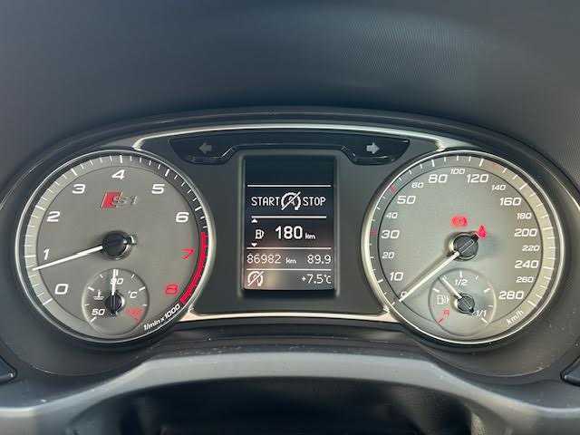 アウディ Ｓ１ スポーツバック 東京都 2016(平28)年 8.7万km ガンＭ 純正メモリナビ/BOSEサラウンドサウンドシステム/6MT/4WD/ターボ/右ハンドル/レッドブレーキキャリパー/コーナーセンサー/オートライト/アイドリングストップ/エンジンスタートボタン/スマートキー/オートエアコン/ドライブレコーダー(前後)/ETC/ABS/保証書＆記録簿