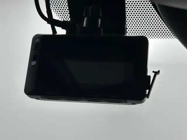 トヨタ ハリアー プレミアム 岡山県 2015(平27)年 6.7万km スパークリングブラックパールクリスタルシャイン サンルーフ/ALPINE9インチナビ（EX900）/・FM/AM/Bluetooth/フルセグ/CD/DVD/バックカメラ/アクセサリーコンセント/ハーフレザーシート/・パワーシート/パワーバックドア/前後ドライブレコーダー/ビルトインETC/LEDヘッドライト/・フォグライト/トヨタセーフティーセンス/・プリクラッシュセーフティ/・レーンディパーチャーアラート/・クルーズコントロール/・オートマチックハイビーム/純正18インチアルミ/純正フロアマット